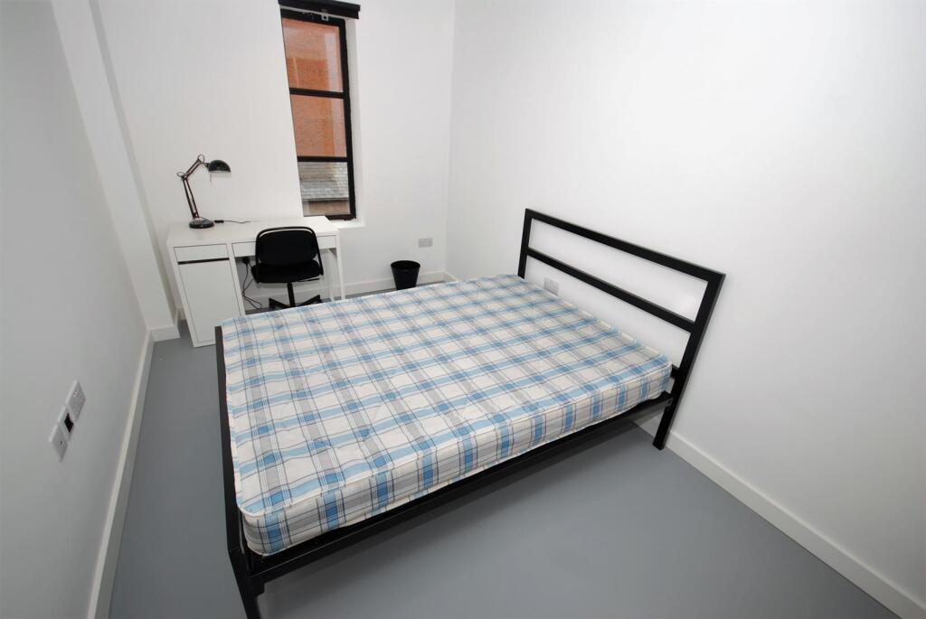 6 bedroom flat for rent