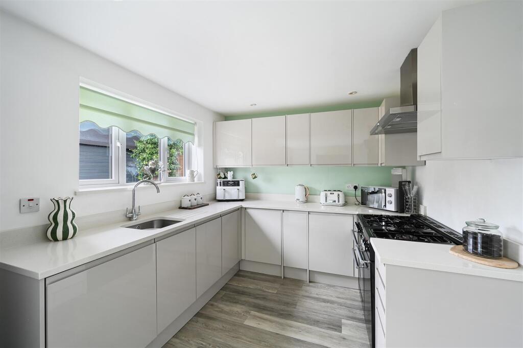 House in Banstead, Nork - View 5