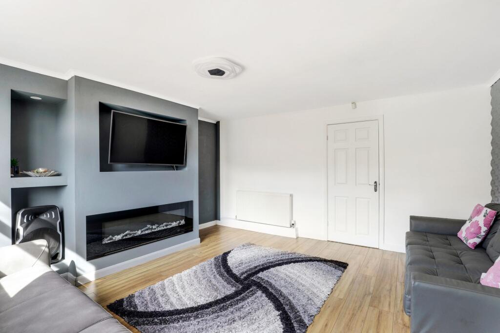 House in Nottingham, Bestwood Park Estate - View 3