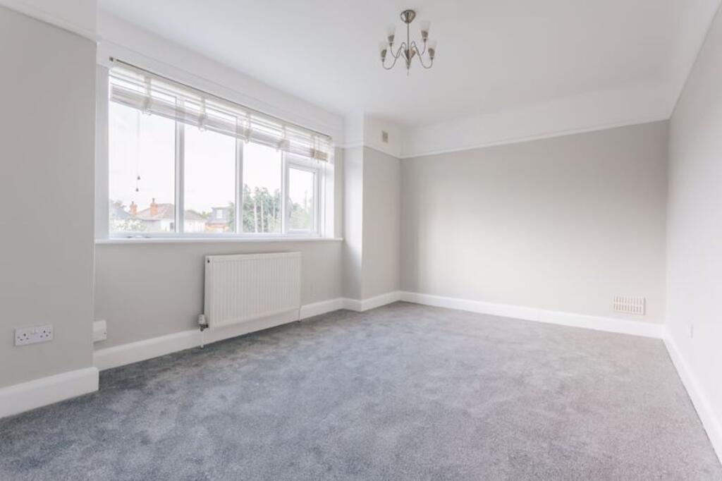 Apartment in Christchurch, Iford, Bournemouth - View 4