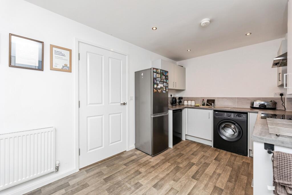 Broughton Road, Pontefract, WF8 photo 4
