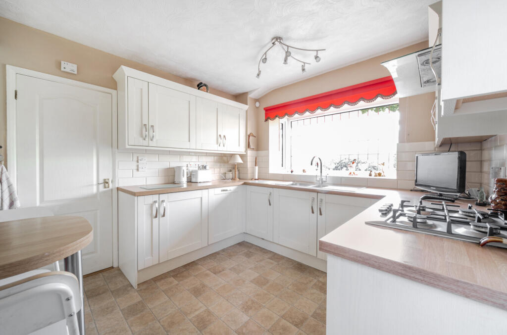 Totternhoe Road, Dunstable, Bedfordshire photo 2