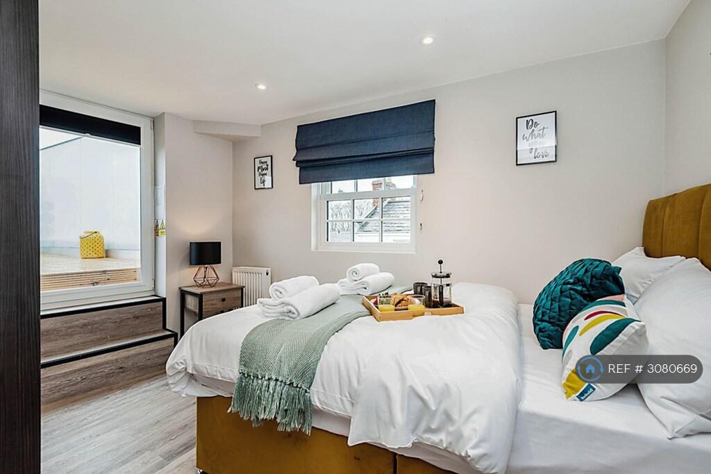 Apartment in Gloucester - View 4