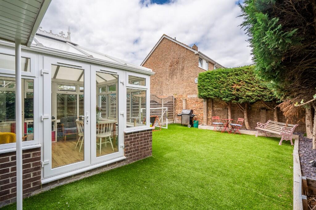 Pallot Close, Bursledon, Hampshire, SO31 photo 2