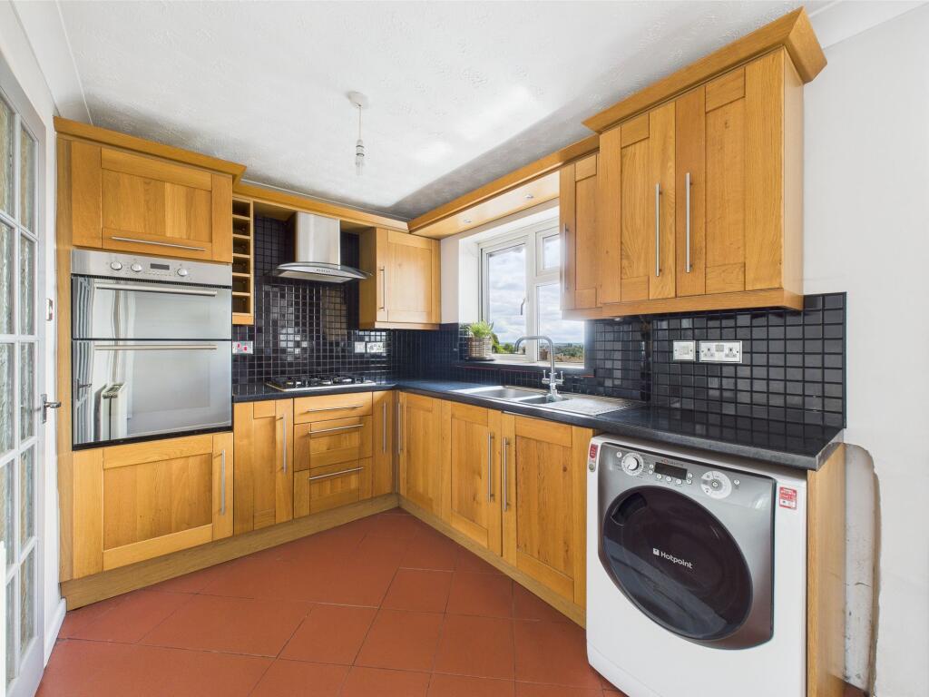 Westdale Court, Carlton, Nottingham photo 3