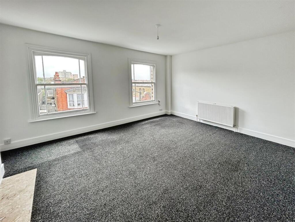 Apartment in Herne Bay, Hunter's Forstal, Mickleburgh Hill - View 2