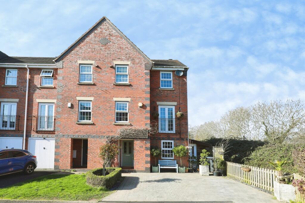 Main image of property: Hammond Green, Wellesbourne, Warwick