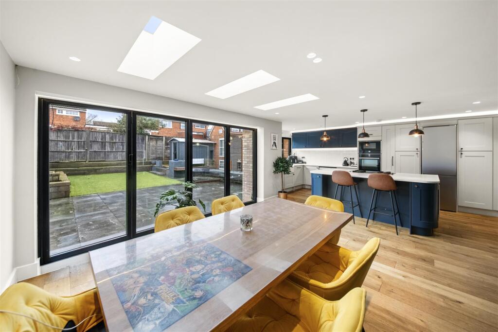 Wyteleaf Close, Ruislip photo 4