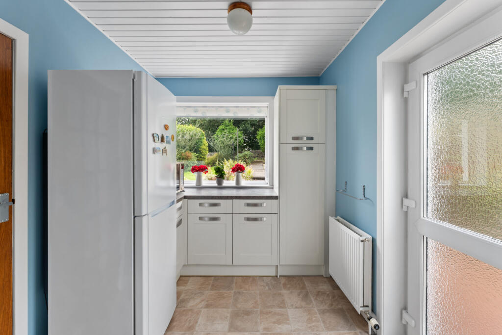 House in Glasgow, Hillview, South Williamwood - More