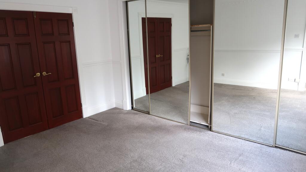 Cwrt Glanhowy, High Street, Blackwood, Caerphilly County Borough photo 5