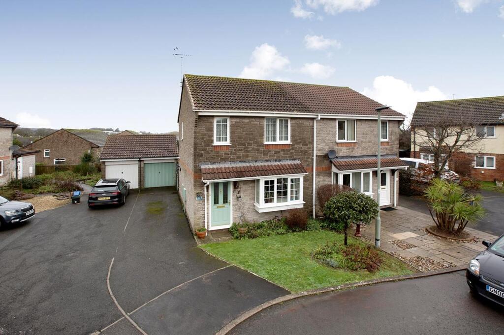 Main image of property: Broom Close, Dawlish, EX7