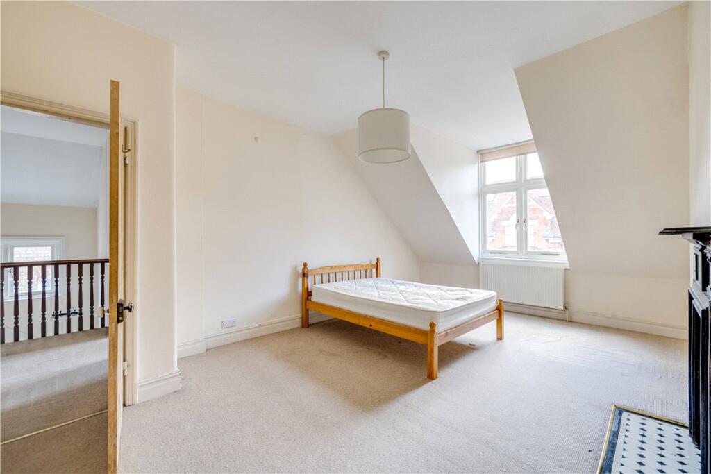 Apartment in London - View 5