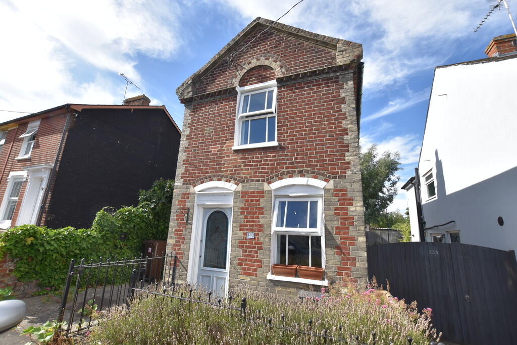 2-bed detached on Albion Street, Rowhedge, Colchester, £275,000