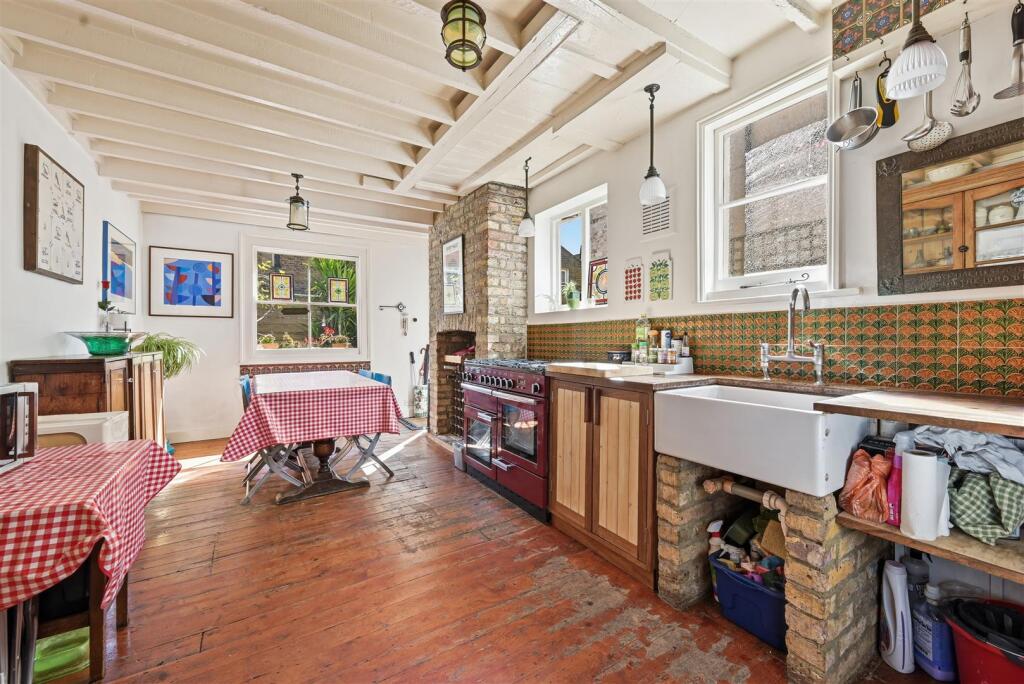 Main image of property: St Margarets Road, Kensal Green, NW10 5PX