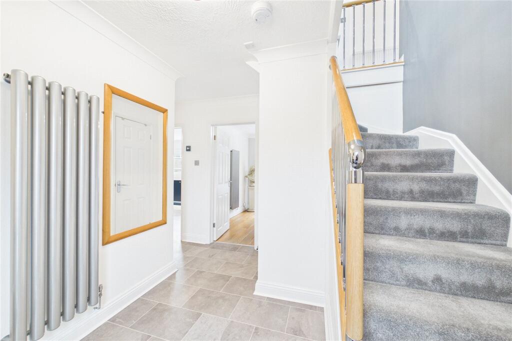 Sheridan Crescent, Baughurst, Tadley, Hampshire, RG26 photo 3