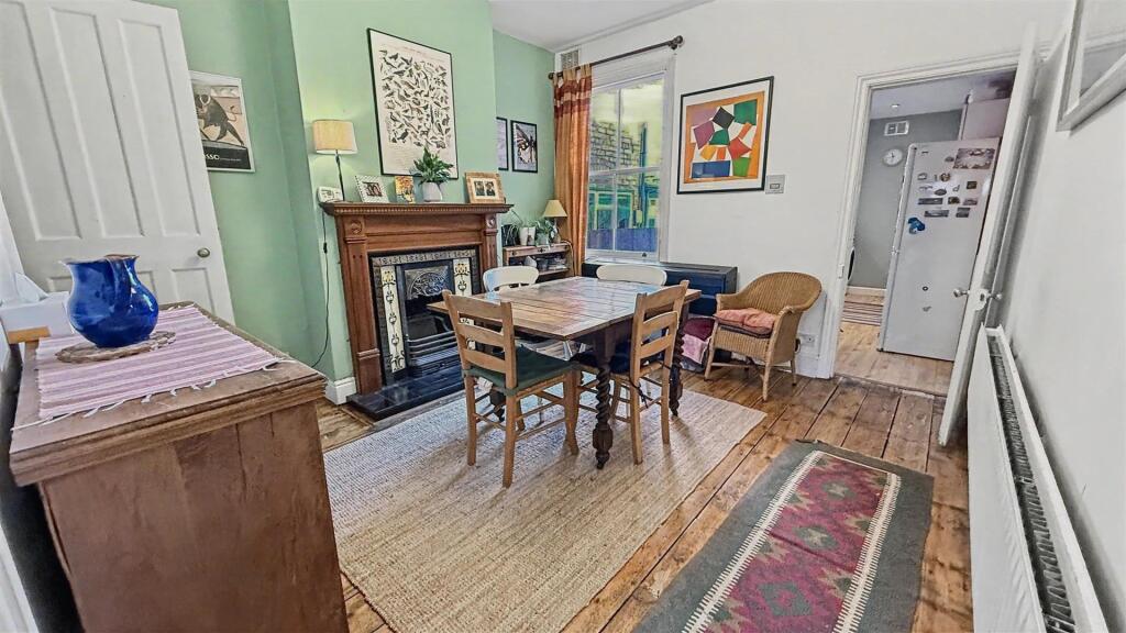 House in Birmingham, Cotteridge - More