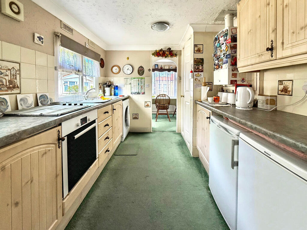 Gladelands Park, Ringwood Road, Ferndown, Dorset photo 4