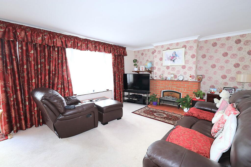 Sand Hill Court, Farnborough, GU14 photo 4