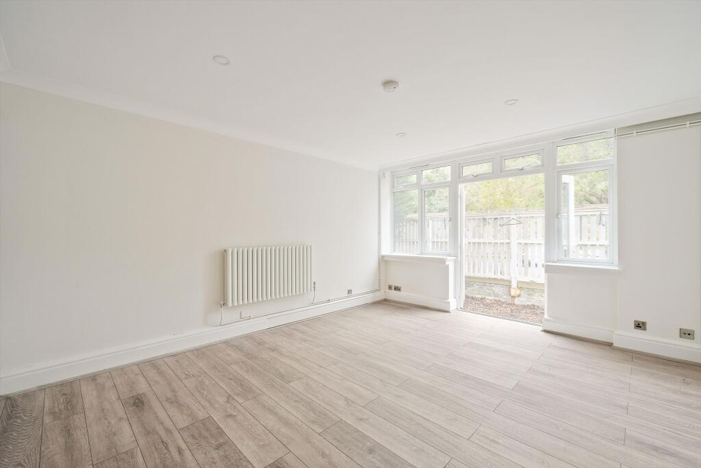 Main image of property: Gloucester Court, Swan Street, Southwark, London, SE1