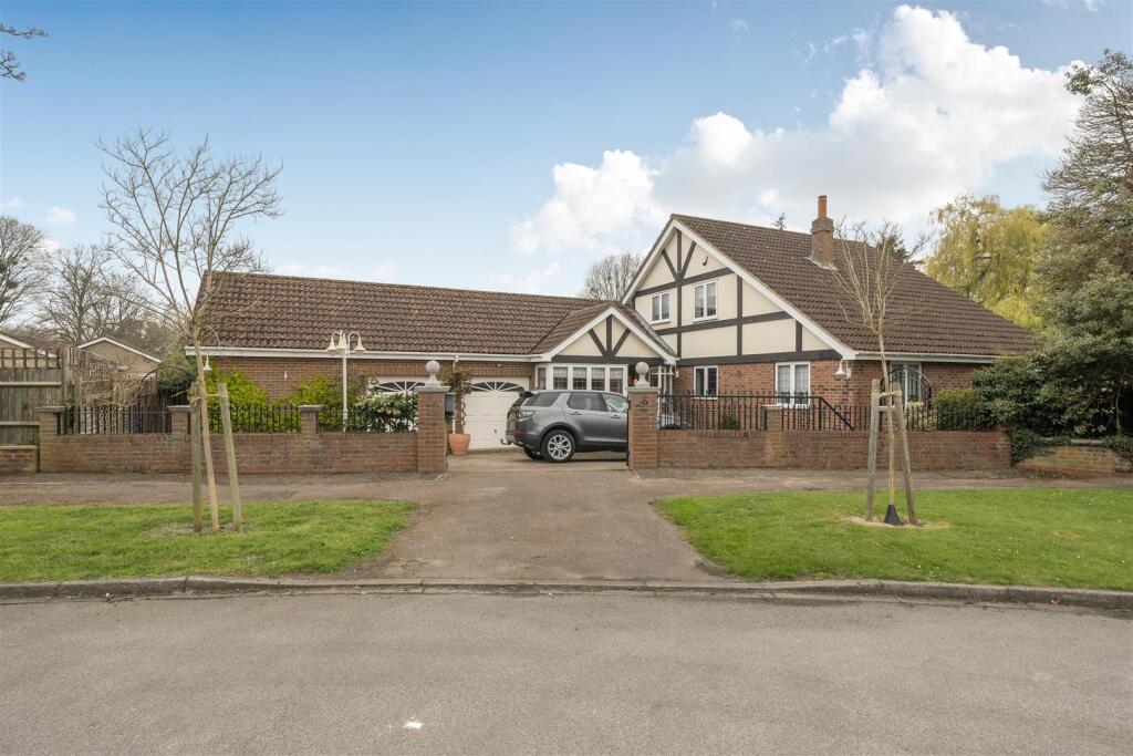 Main image of property: Kingfisher Close, Bedford