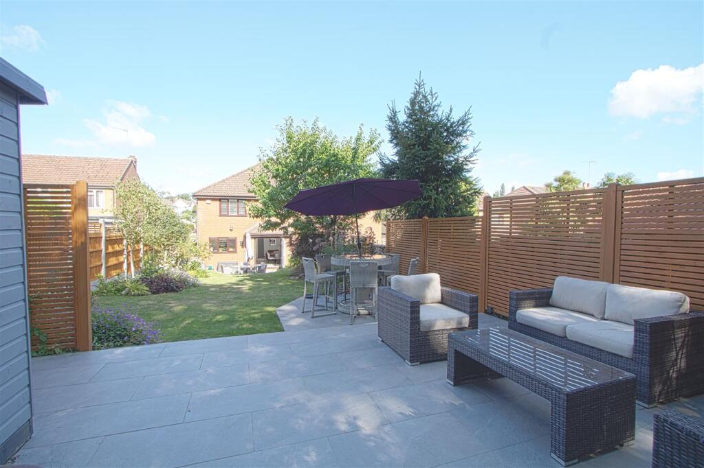 Outwood Common Road, Billericay photo 2