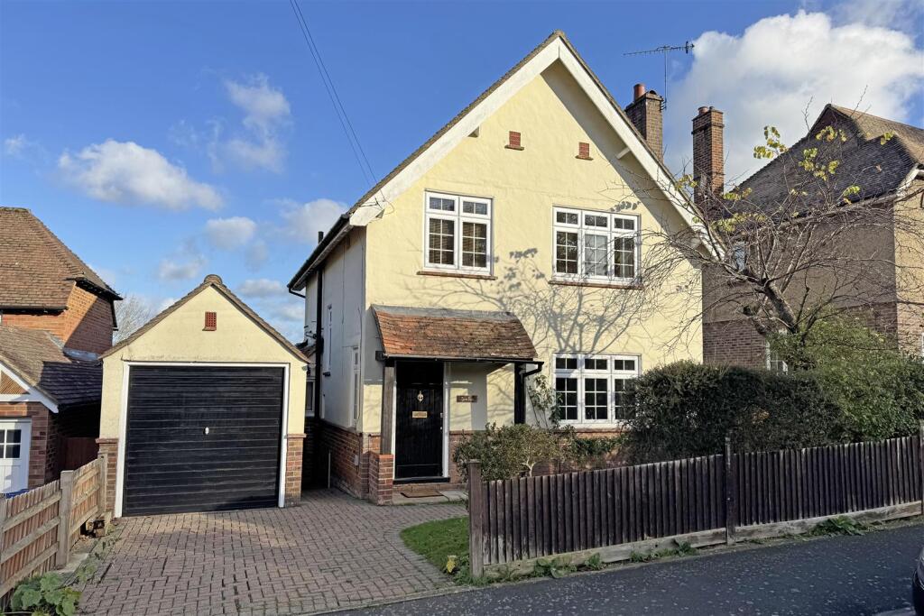 3-bed detached on Godalming, £775,000