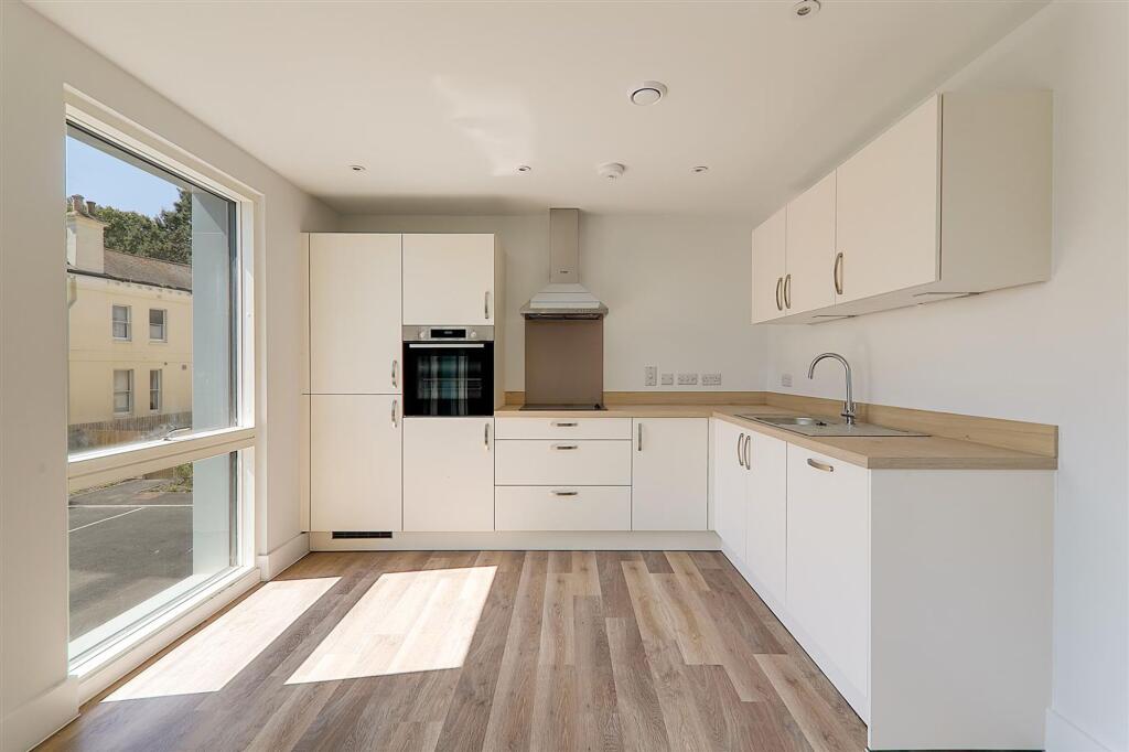 Apartment in Brighton - View 3