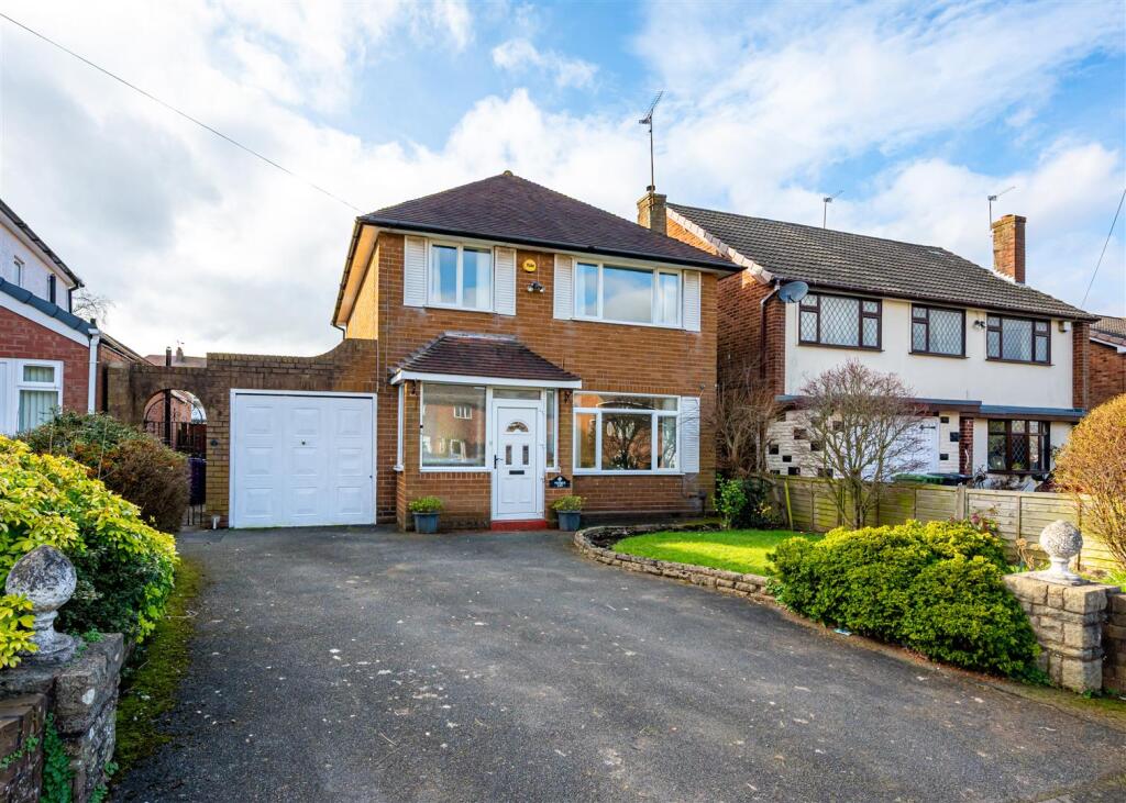Main image of property: 149 Pendeford Avenue, Tettenhall, Wolverhampton, WV6 9EP