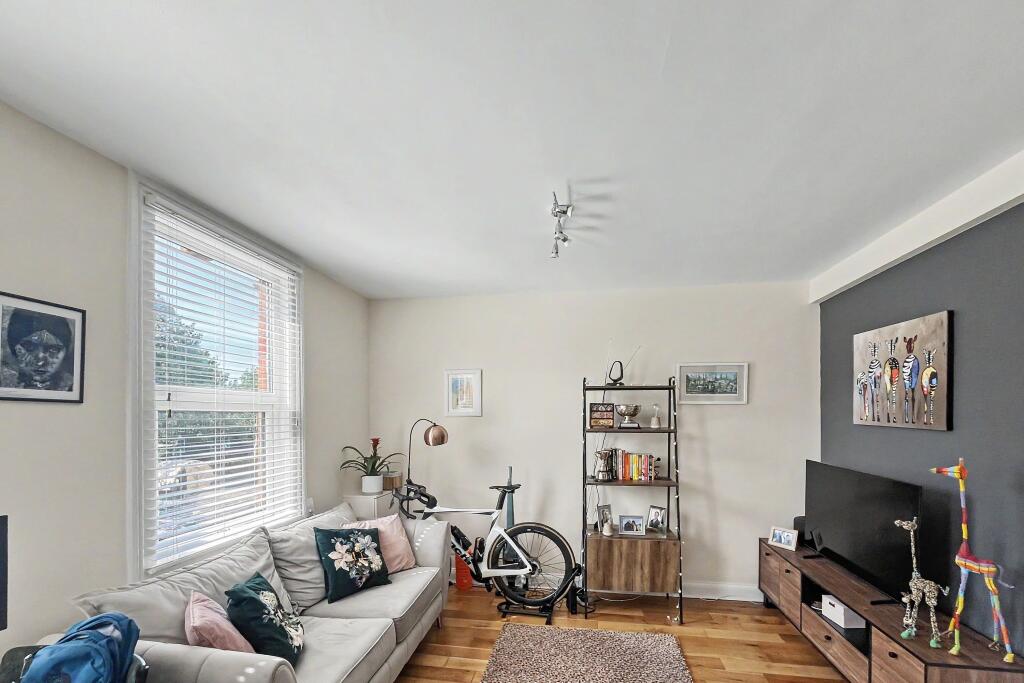 Apartment in Twickenham - View 5