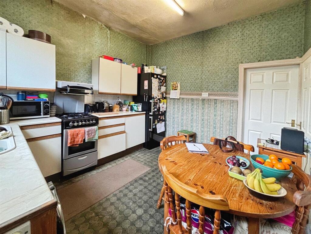 Cragg Terrace, Bradford, BD7 4HD photo 4