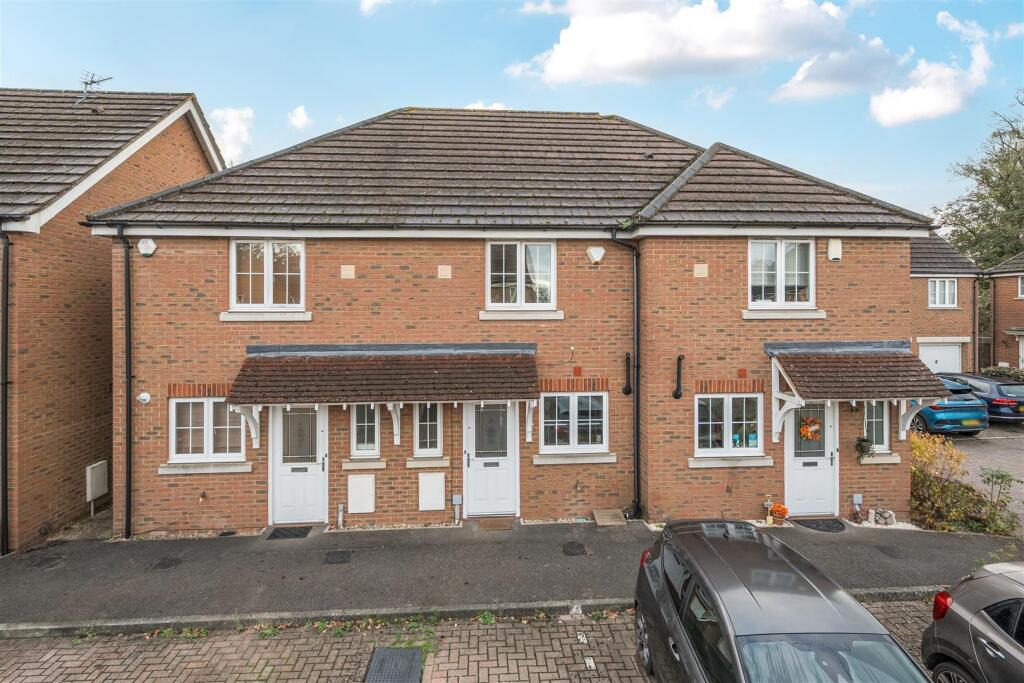 2-bed terraced on Barley Gardens, Winnersh, Berkshire RG41 5JL, £350,000