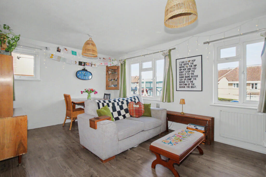Apartment in Walton-on-Thames, Surrey - View 4