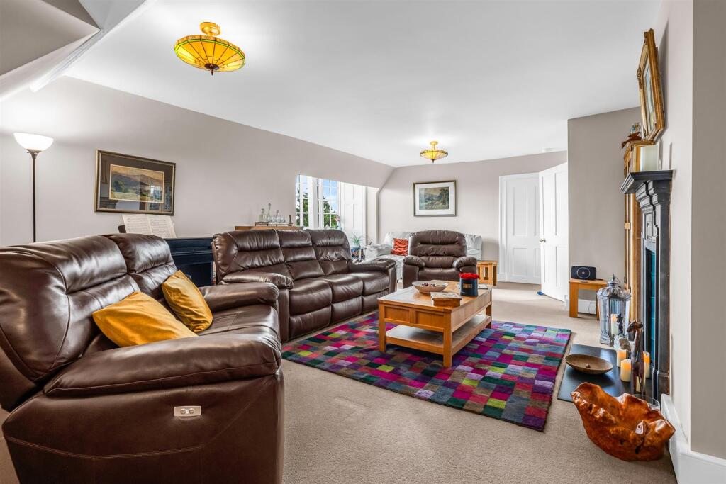 Apartment in East Hertfordshire, Hertford - View 5