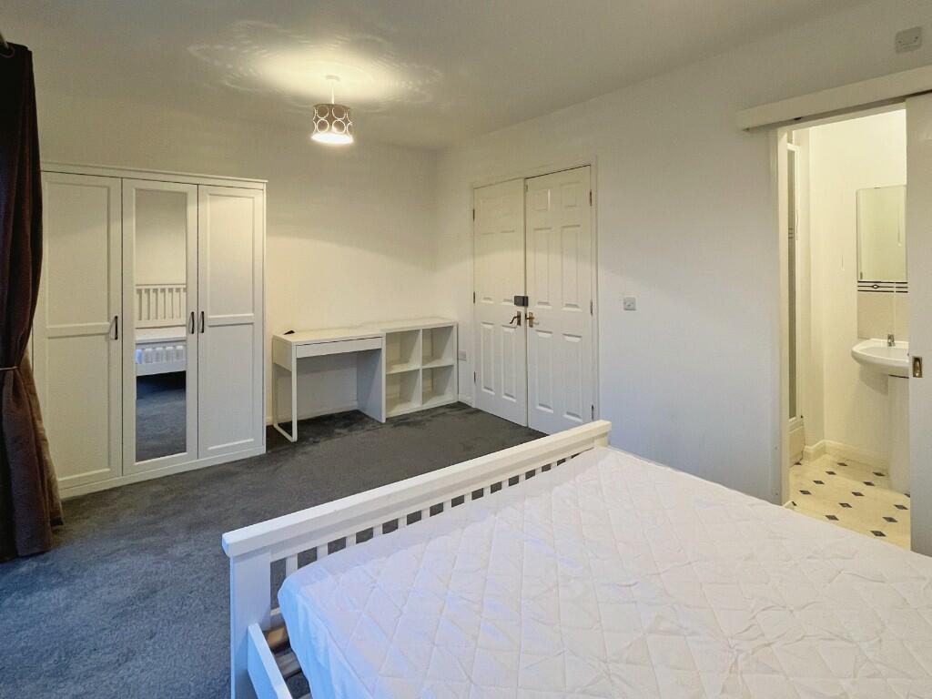 4 bedroom semi-detached house for rent