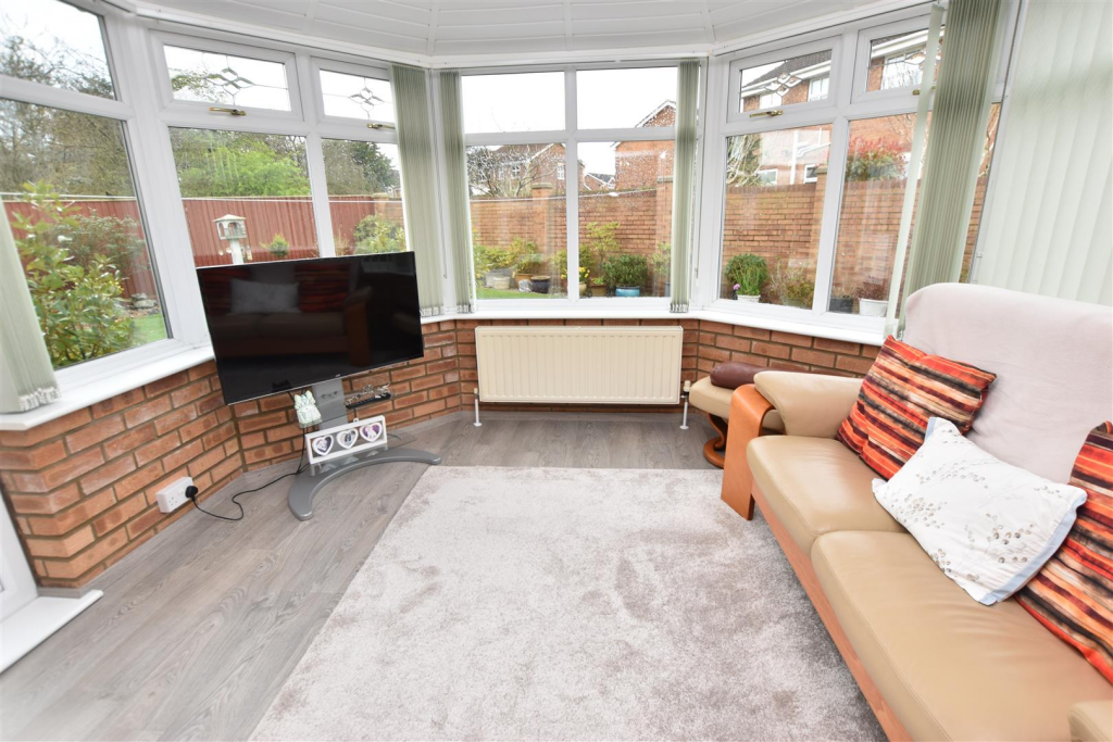 Field Head Road, Laceby, Grimsby photo 4