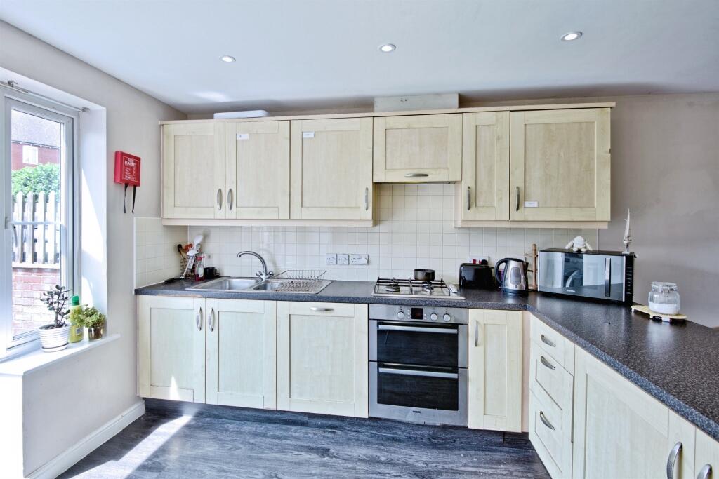 Colet Crescent, Colchester photo 2