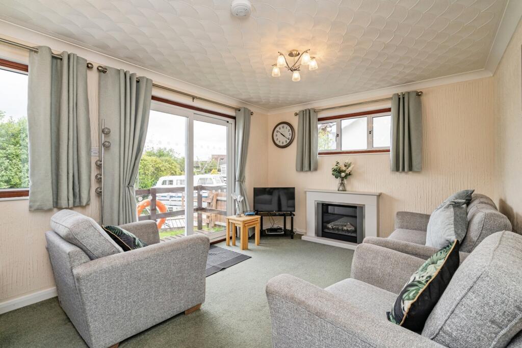 Brimbelow Road, Hoveton, Norwich, Norfolk, NR12 photo 4
