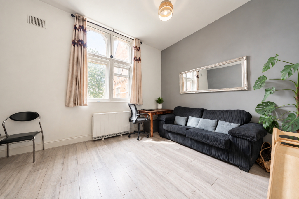 Apartment in Leicester - View 3
