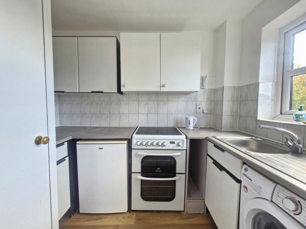 Apartment in Watford, Hertfordshire - View 5