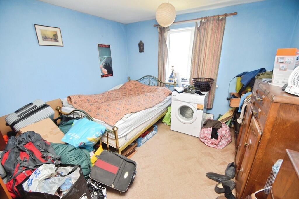 Apartment in Bradford, Shipley - View 5