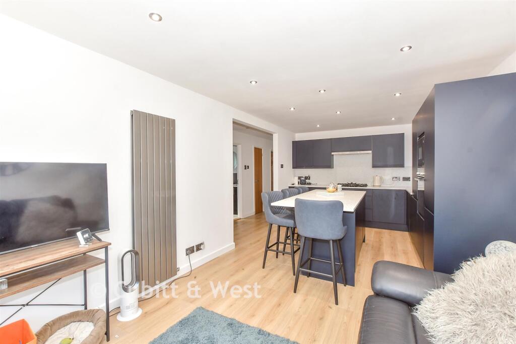 House in Havant, Hampshire - View 5