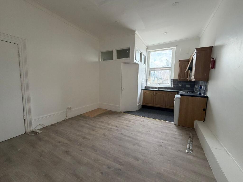 Main image of property: First Floor Flat, Horn Lane, Acton, London, W3 6PL