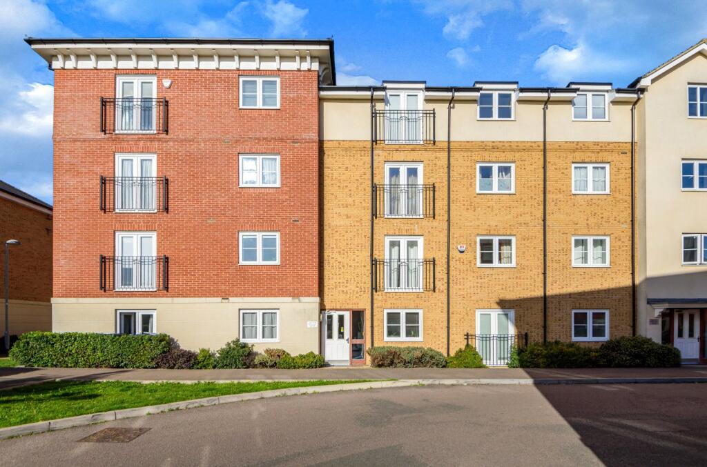 Apartment in Watford, Hertfordshire - View 2