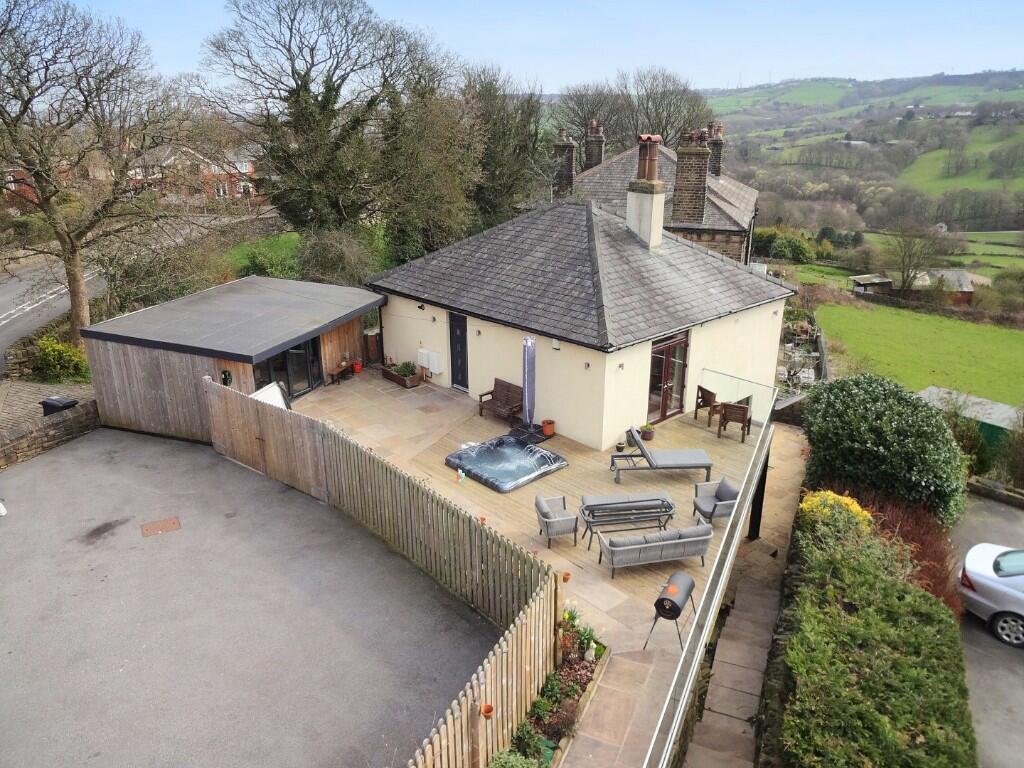 5-bed detached on 297 Stainland Road, Stainland, HX4 9EH, £500,000