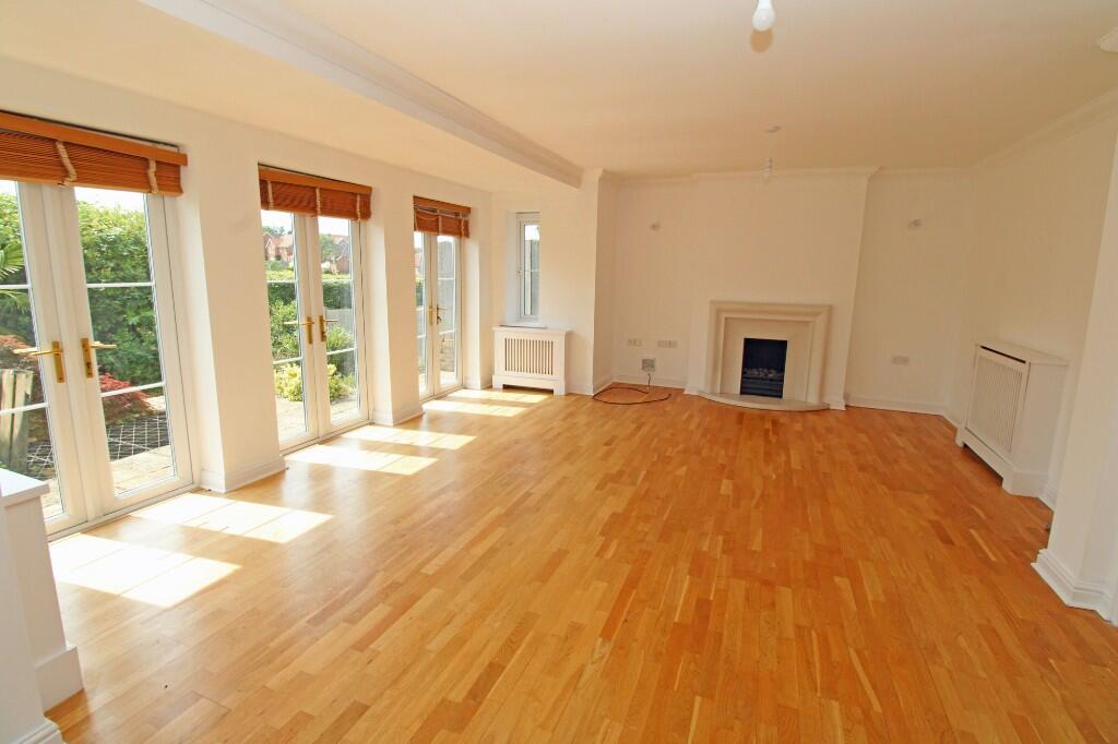 4, Smiths Field, Waltham Road, Overton RG25 photo 2