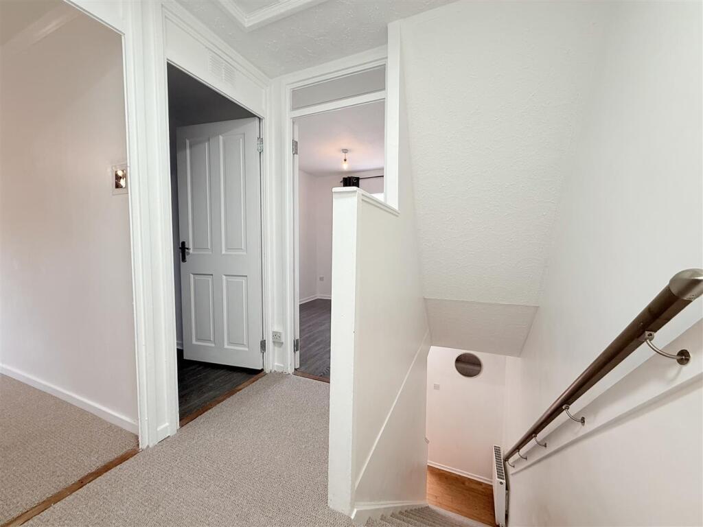 House in Glasgow, West Dunbartonshire - More