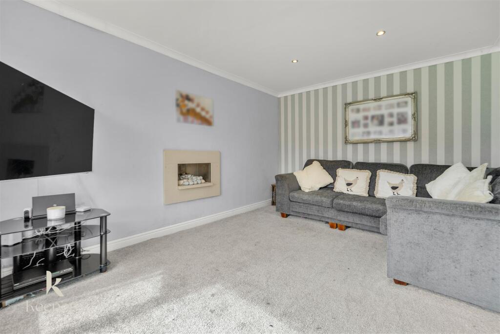 Trimingham Drive, Bury - View 4