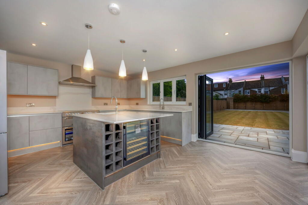 House in Worthing, West Sussex - View 2
