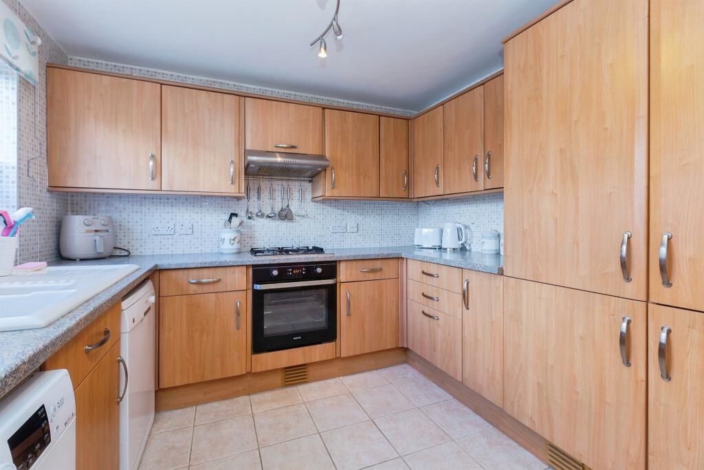 House in Slough, Burnham - View 3