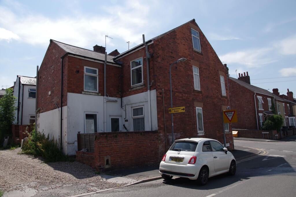 146, 148 & 150 Lynncroft, Eastwood, Nottingham, Nottinghamshire, NG16 - View 2